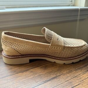 Anne Klein womens  Beige Perforated Loafers